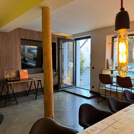 Mit Terrasse